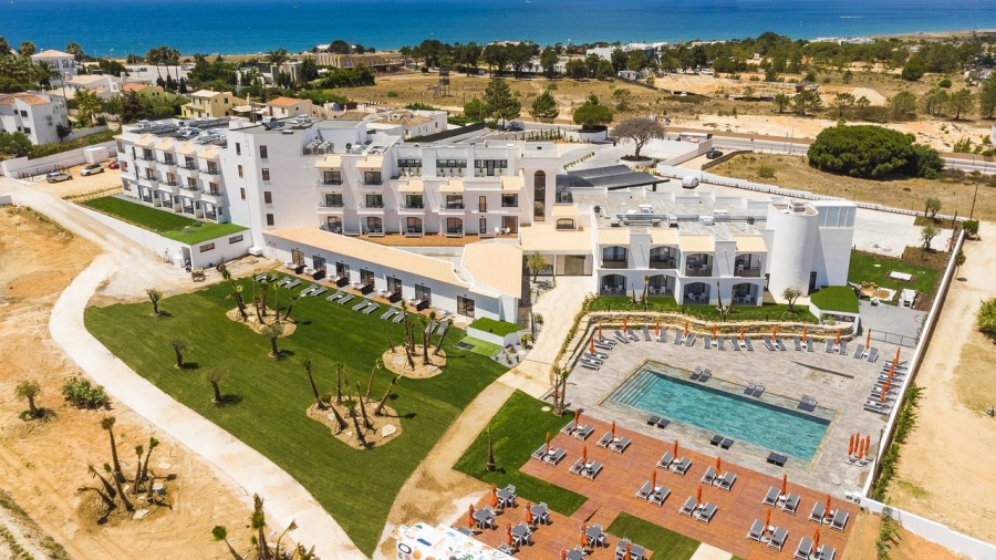 ARMAÇÃO PERA- Holiday Inn Algarve 4*